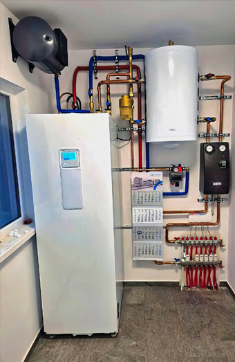 https://rossmoynehotwater.com.au/uploads/2025/06/electric-hot-water-system-16929.jpg