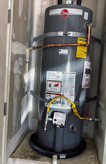 https://rossmoynehotwater.com.au/uploads/2025/06/electric-hot-water-system-32635.jpg