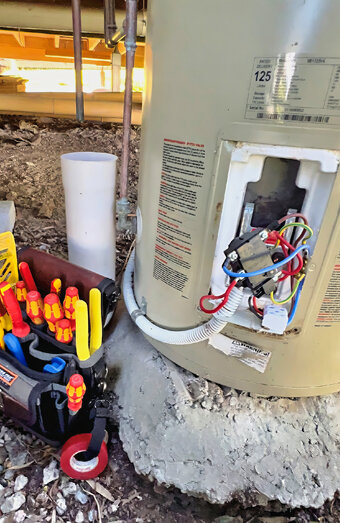 https://rossmoynehotwater.com.au/uploads/2025/06/electric-hot-water-system-49471.jpg