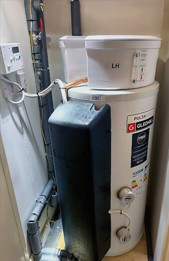 https://rossmoynehotwater.com.au/uploads/2025/06/electric-hot-water-system-70649.jpg
