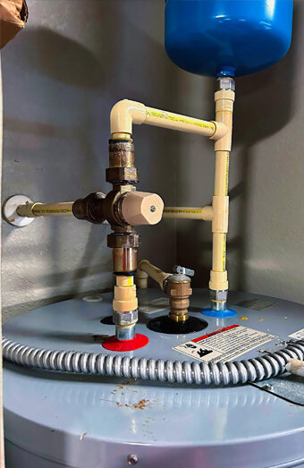 https://rossmoynehotwater.com.au/uploads/2025/06/gas-hot-water-system-35892.jpg