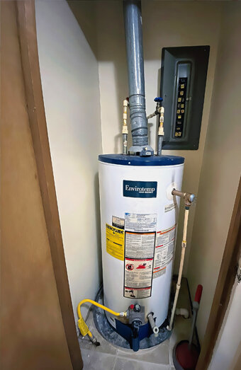 https://rossmoynehotwater.com.au/uploads/2025/06/gas-hot-water-system-40702.jpg