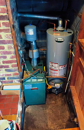 https://rossmoynehotwater.com.au/uploads/2025/06/gas-hot-water-system-50310.jpg