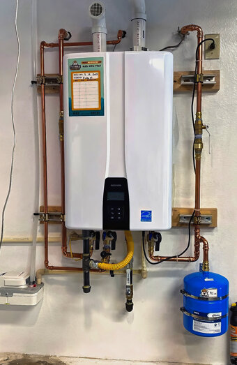 https://rossmoynehotwater.com.au/uploads/2025/06/hot-water-33549.jpg
