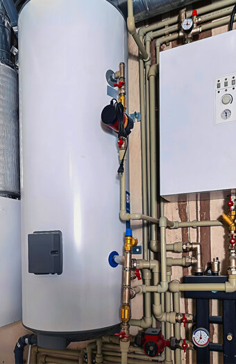 https://rossmoynehotwater.com.au/uploads/2025/06/hot-water-installs-34383.jpg