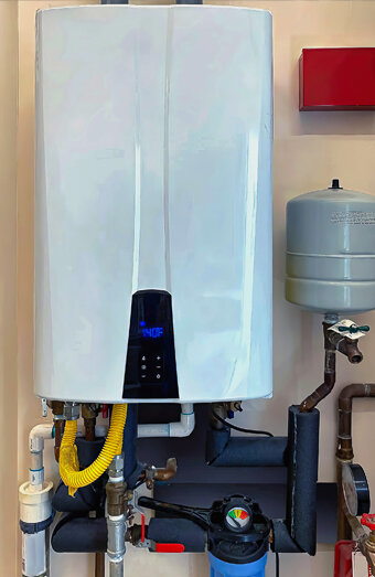 https://rossmoynehotwater.com.au/uploads/2025/06/thermostatic-water-systems-75675.jpg